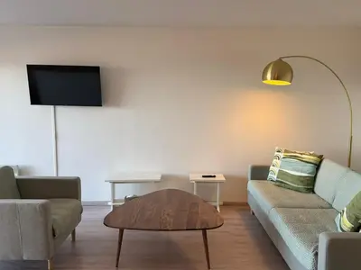 Télévision ou salle de divertissement dans l'établissement Appartement 3 pièces avec accès direct plage et WiFi - FR-1-487-377
