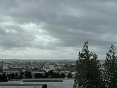 Vue générale sur Caen ou vue de la ville depuis l'appartement