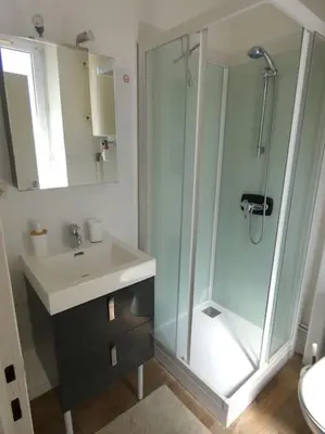 Salle de bains dans l'établissement Maison en triplex au centre-ville de Cherbourg