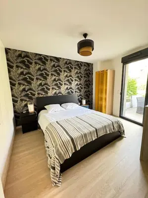 Un ou plusieurs lits dans un hébergement de l'établissement Appartement spacieux avec terrasse