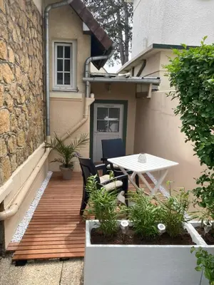 Jardin de l'établissement Petit nid en bord de mer