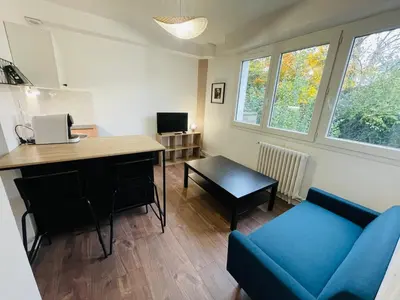Cuisine ou kitchenette dans l'établissement Wolk, Joli appt une chambre