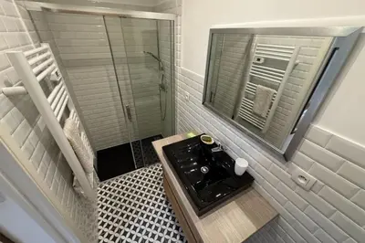 Salle de bains dans l'établissement Charming apartment in the center of Caen