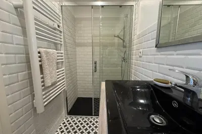 Salle de bains dans l'établissement Charming apartment in the center of Caen