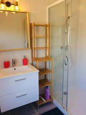 Salle de bains dans l'établissement Jacuzzi & Sauna privatifs - Vue mer