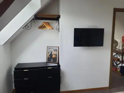 Télévision ou salle de divertissement dans l'établissement Omaha Beach - Gite de la Forge & rooftop privé