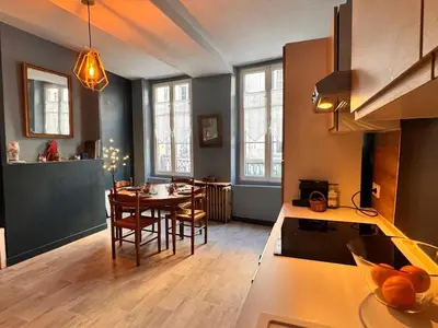 Cuisine ou kitchenette dans l'établissement Logis Decaens