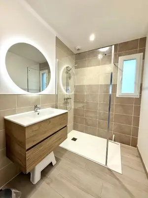 Salle de bains dans l'établissement Maison à 100m de la mer
