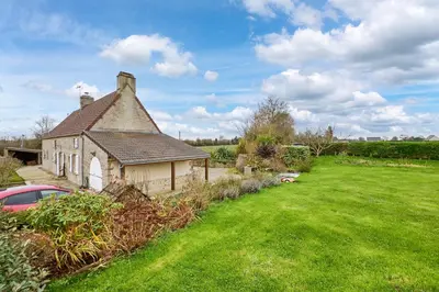 Jardin de l'établissement La Maison de Lallier - à 35 min de Cherbourg