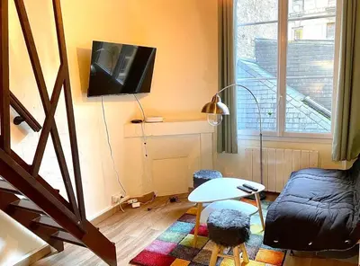 Télévision ou salle de divertissement dans l'établissement Magnolia Home