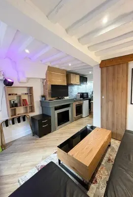 Cuisine ou kitchenette dans l'établissement L 'iris, studio à Caen