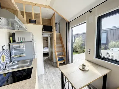 Cuisine ou kitchenette dans l'établissement Tiny House cosy près de la plage avec piscine et parking - FR-1-361A-94