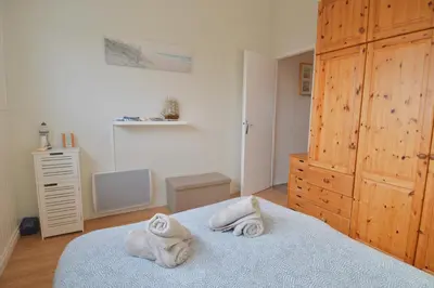Un ou plusieurs lits dans un hébergement de l'établissement Aux beaux coquillages, vue mer et sur le port