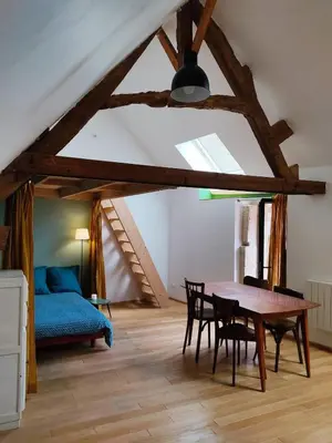 Un ou plusieurs lits dans un hébergement de l'établissement Agréable maisonnette en duplex, avec patio proche mer