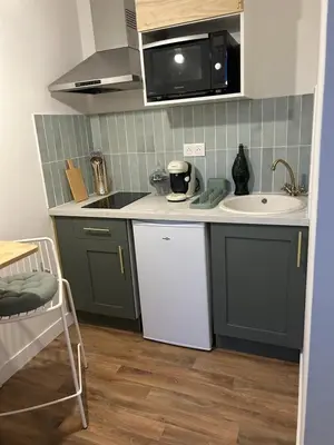 Cuisine ou kitchenette dans l'établissement La Suite Émeraude - Cosy, chic et bord de mer