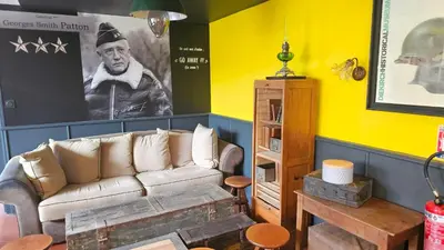 Coin salon dans l'établissement au petit quinquin
