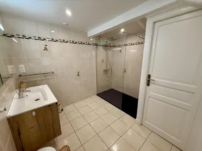 Salle de bains dans l'établissement Gîte du Manoir de l'Abbaye