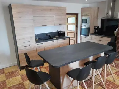 Cuisine ou kitchenette dans l'établissement Family home for 14 people