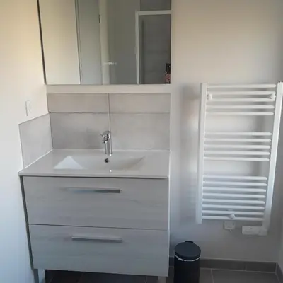 Salle de bains dans l'établissement La Grange aux Abeilles 1