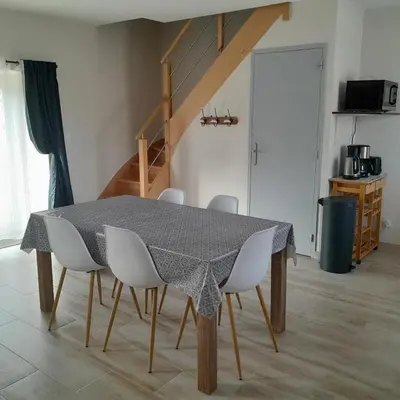 Cuisine ou kitchenette dans l'établissement La Grange aux Abeilles 2