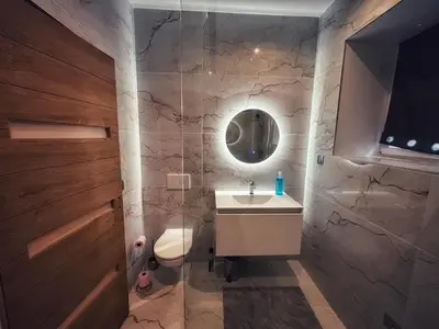 Salle de bains dans l'établissement Grande maison moderne 5 chambres