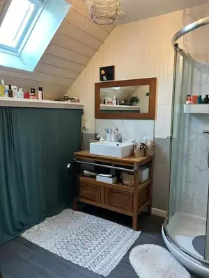 Salle de bains dans l'établissement La Maison Mimosa - Espace, Confort et Proche Plage