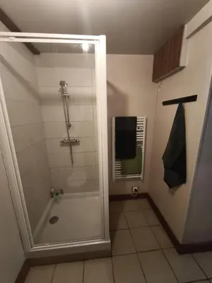 Salle de bains dans l'établissement Gîte de La Bacouette