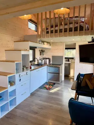 Cuisine ou kitchenette dans l'établissement Le Cabanon - Tiny House 150m de la Plage