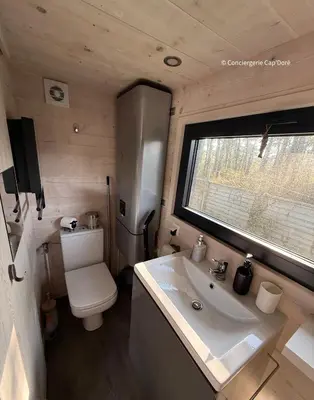 Salle de bains dans l'établissement Le Cabanon - Tiny House 150m de la Plage