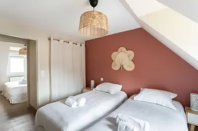 Un ou plusieurs lits dans un hébergement de l'établissement Chez Lisette - Maison climatisée dans Cancale