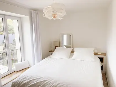Un ou plusieurs lits dans un hébergement de l'établissement Les Voiles Blanches - Appartement dans un château