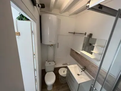 Salle de bains dans l'établissement Cosy Duplex séjour duo ou petite famille Situation centrale - proche plage & commerces - Wifi et linge inclus
