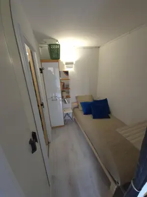 Cuisine ou kitchenette dans l'établissement Petite cour privée - à 1minute à pied de la plage