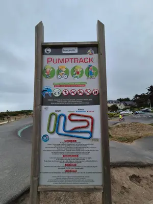 Plan de l'établissement Petite cour privée - à 1minute à pied de la plage