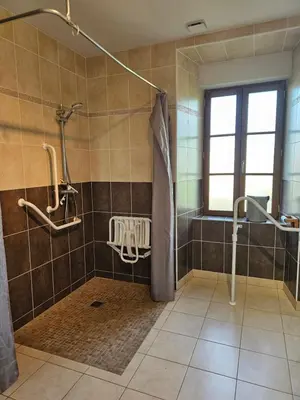 Salle de bains dans l'établissement gite de villée