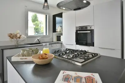 Cuisine ou kitchenette dans l'établissement Lescale des douets fleuris