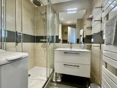 Salle de bains dans l'établissement Loubapa, appartement en rez-de-jardin