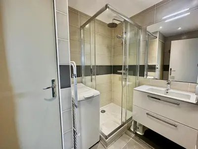Salle de bains dans l'établissement Loubapa, appartement en rez-de-jardin