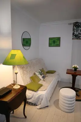 Coin salon dans l'établissement LE COSY 73 - Proche plage et port de Granville