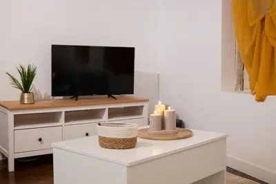 Télévision ou salle de divertissement dans l'établissement Plein cœur Historique de Caen - Quartier animé - au pied des boutiques, bars et restaurants