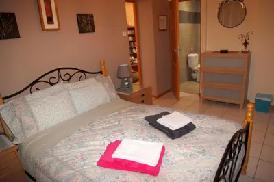 Un ou plusieurs lits dans un hébergement de l'établissement Les Gîtes Champêtres Walnut cottage