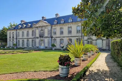 Jardin de l'établissement Les calèches de l'Hôtel de Beaumont