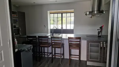 Cuisine ou kitchenette dans l'établissement Maison 5 chambres