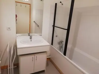 Salle de bains dans l'établissement appart de charme -proche du jardin Dior