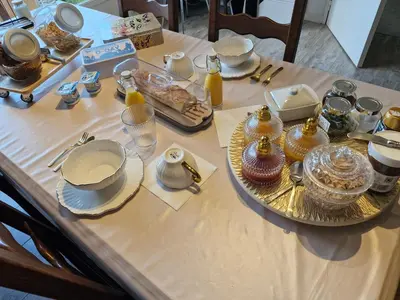 Nourriture dans le séjour chez l'habitant ou à proximité