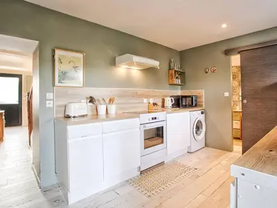 Cuisine ou kitchenette dans l'établissement Maison de charme avec jardin à Sallenelles - FR-1-788-51