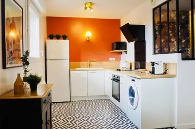 Cuisine ou kitchenette dans l'établissement Charming apartment - private parking, balcony