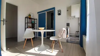 Coin salon dans l'établissement Charmant studio