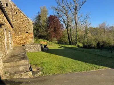 Jardin de l'établissement Chez Ferdi à la campagne