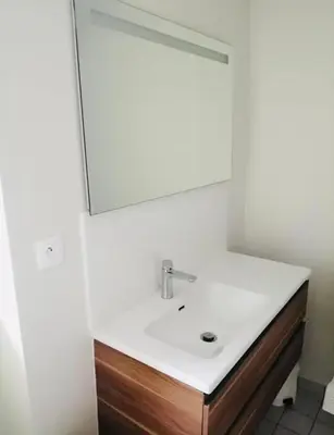 Salle de bains dans l'établissement Chez Ferdi à la campagne